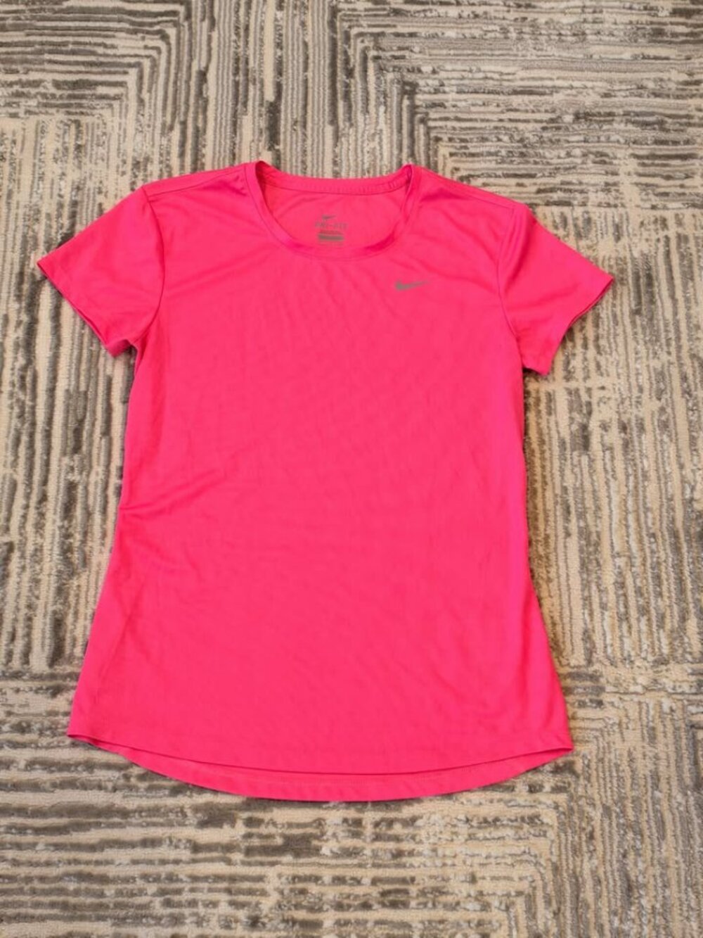 Nike women's small pink dri-fit scoop neck t-shirt